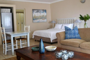 Claire's Deluxe Studio Apartment - SOLAR